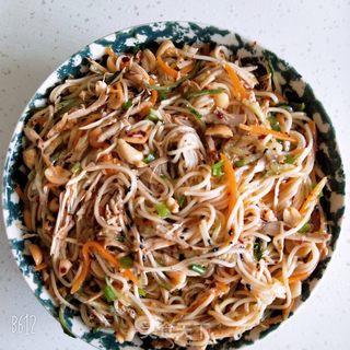 麻辣鸡丝拌面的做法步骤:11