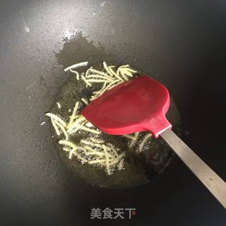 胡萝卜洋葱炒面的做法步骤：8