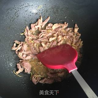 胡萝卜洋葱炒面的做法步骤：9