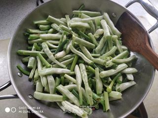 豆角蒜苔蒸面的做法步骤:4