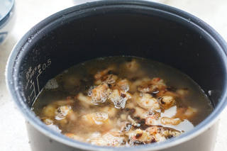 香菇菜虾仁焖饭的做法步骤:7
