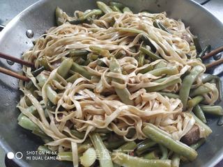 豆角蒜苔蒸面的做法步骤:16