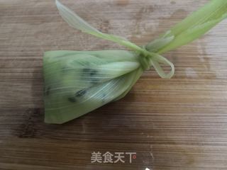 福袋乌米粽的做法步骤：11