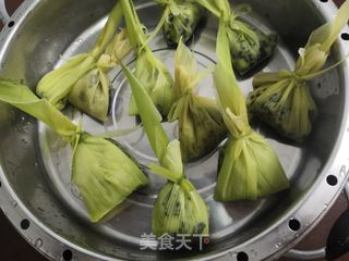 福袋乌米粽的做法步骤：12