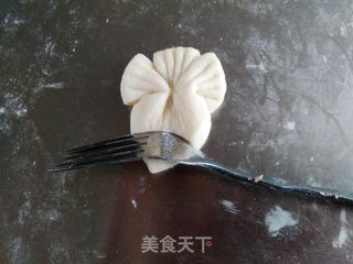 小鱼馒头的做法步骤:12