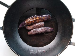 大葱烧乌参的做法步骤:2