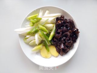 大葱烧乌参的做法步骤：3