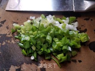 黄瓜腊肠蛋炒饭的做法步骤:2