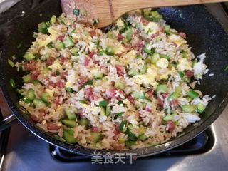 黄瓜腊肠蛋炒饭的做法步骤:10