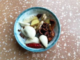 下酒菜~卤猪耳的做法步骤:3