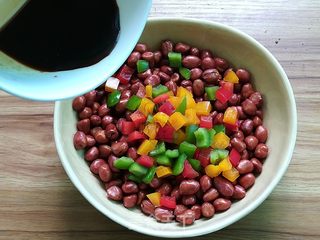 彩椒糖醋花生的做法步骤:7