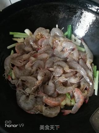 下酒菜排骨鲜虾焖炒土豆的做法步骤:6