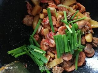 下酒菜排骨鲜虾焖炒土豆的做法步骤:11