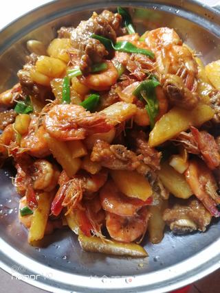 下酒菜排骨鲜虾焖炒土豆的做法步骤:12