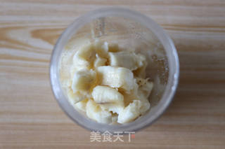 酸奶香蕉蒸糕的做法步骤:2