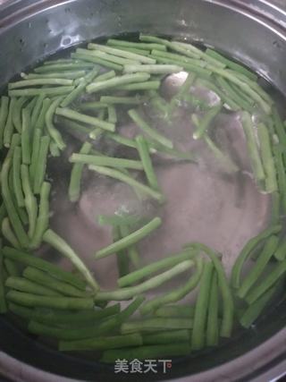 凉拌豆角的做法步骤：1