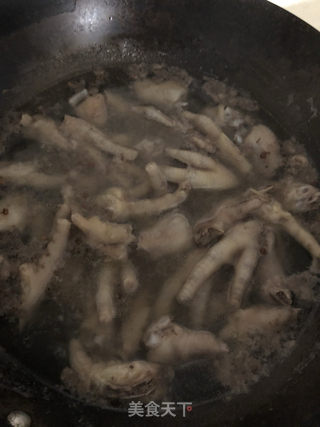 醋泡凤爪的做法步骤：1