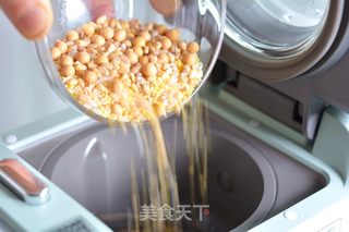 夏季天然饮品——五谷豆浆和醇香咖啡的做法步骤：2