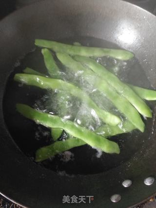 凉拌麻辣扁豆的做法步骤：1