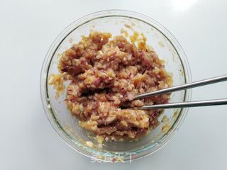 洋葱黑胡椒猪肉饼的做法步骤:4