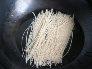 豇豆猪肚面的做法步骤:3