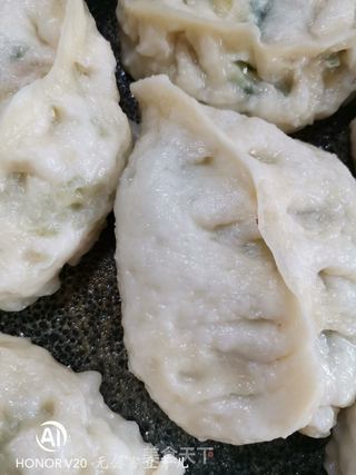 韭菜鸡蛋虾皮水煎包的做法步骤:27