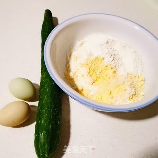 黄瓜鸡蛋小松饼的做法步骤：1