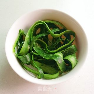 黄瓜鸡蛋小松饼的做法步骤：3