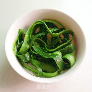 黄瓜鸡蛋小松饼的做法步骤:3