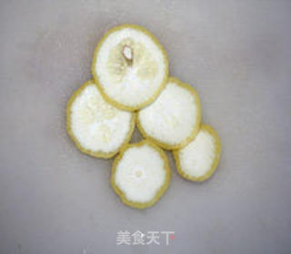 柠檬烤巴沙鱼配土豆沙拉的做法步骤:2