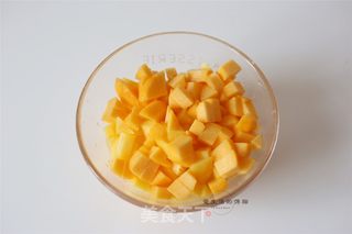 黄桃苏打饮的做法步骤:2