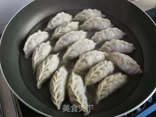 肉末豇豆煎饺的做法步骤：8