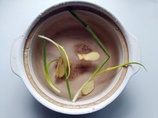 鸡毛菜肉圆汤的做法步骤:5