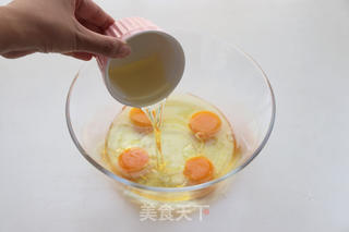 酸甜清爽的黑醋栗棒棒糖蛋糕的做法步骤:2