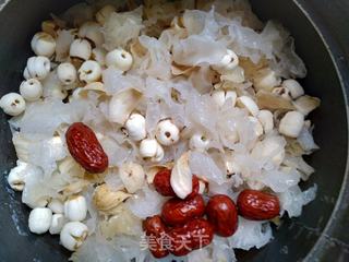 红枣银耳莲子羹的做法步骤:3