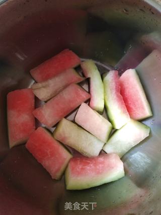 腌制脆甜的西瓜皮的做法步骤:2