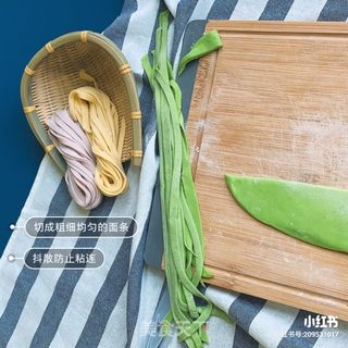 彩色手擀面,缤纷蔬菜营养补给的做法步骤:7