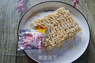 煮方便面的做法步骤:2