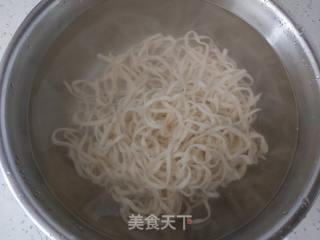 鲜味炸酱面的做法步骤:2