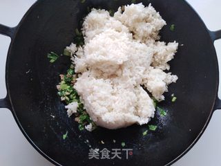 青菜咸肉炒饭的做法步骤:7