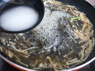 海带肉丝菌菇汤的做法步骤:7
