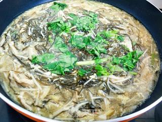 海带肉丝菌菇汤的做法步骤:9
