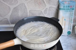 酸辣鸡丝凉面的做法步骤:8