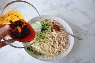 酸辣鸡丝凉面的做法步骤:10