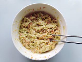 西葫芦饼的做法步骤:5