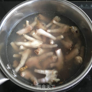 柠檬酸辣鸡脚——最美的不是下雨天的做法步骤:2