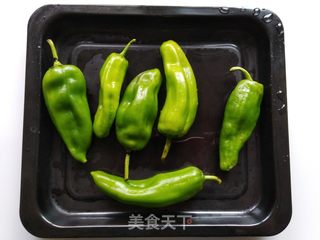 青椒拌皮蛋的做法步骤:2