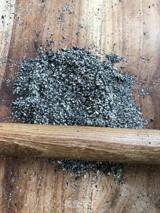黑芝麻花卷的做法步骤:5