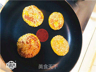 芝麻南瓜饼的做法步骤:8