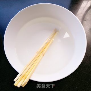 炸火腿肠的做法步骤:7